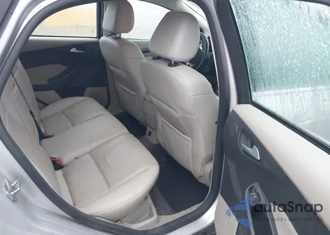 2013 Ford Focus Electric z USA, uszkodzony, nr VIN 1FADP3R41DL277657